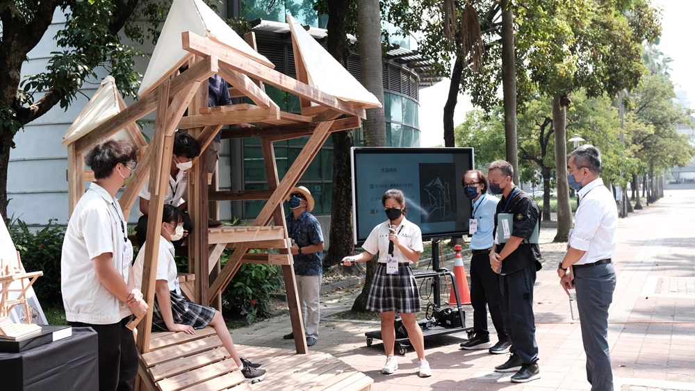 2022全國高中職實構築競賽評選現場由嘉義高工「森.岳」獲得得金獎