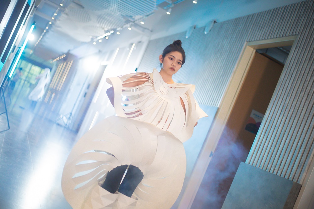 雲科大創意生活設計系大一美學構成-創意服飾設計成果展,現場展覽畫面2