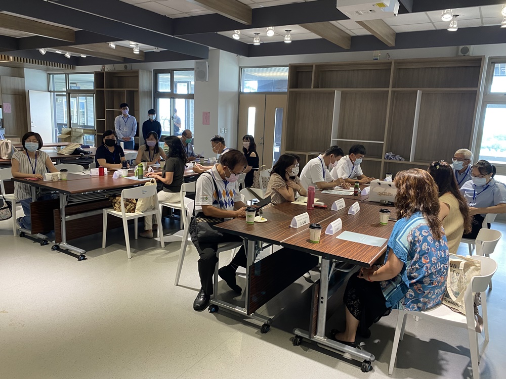 跨校教師攜手健康照護合作議題探討