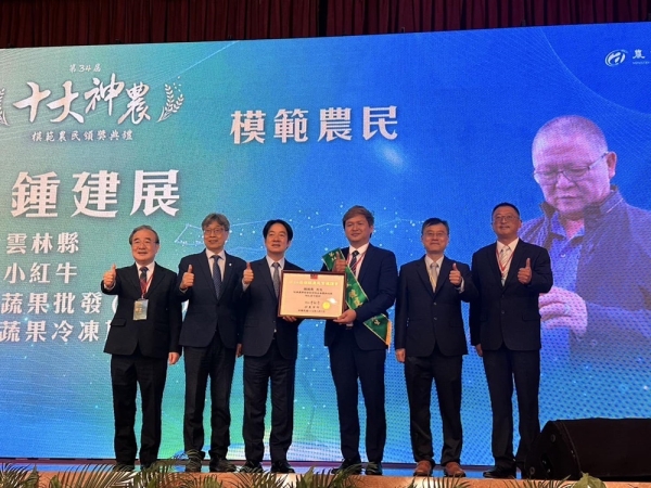 雲科大攜手展鮮農產 榮獲第34屆全國十大神農模範農民總統頒獎肯定